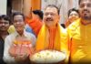 पश्चिम बंगाल में शहर-शहर भाजपा कार्यकर्ताओं का जश्न, कोलकाता में बांटी गईं कमला भोग और झाल मुड़ी BJP Started Celebrating at Bengal