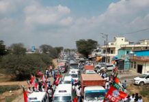 महाराष्ट्र: जलगांव में शरद पवार गुट का बड़ा प्रदर्शन, सरकारी गाड़ियों को रोका Big demonstration of Sharad Pawar group in Jalgaon