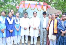मुख्यमंत्री साय ने ‘कामयाबी वेन’ को दिखाई हरी झंडी : दूरस्थ गांवों के विद्यार्थियों तक पहुंचेगी डिजिटल शिक्षा की नई रोशनी CM Sai flags off Kamyabi Van