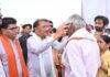 मुख्यमंत्री विष्णु देव साय ने हितग्राहियों को अपने हाथों से पहनाया नजर का चश्मा’ CM Sai made beneficiaries wear spectacles