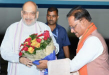 केंद्रीय गृह मंत्री अमित शाह पहुंचे रायपुर: मुख्यमंत्री विष्णुदेव साय ने किया आत्मीय स्वागत CM Sai welcomes Minister Amit Shah
