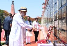 केंद्रीय गृहमंत्री अमित शाह ने अमर वाटिका में शहीदों को दी श्रद्धांजलि, परिजनों से की आत्मीय मुलाकात Minister Amit Shah at Bastar