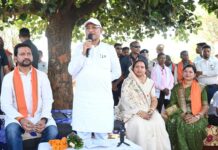 कटहल–गुलमोहर की छांव में सजी चौपाल, मुख्यमंत्री ने सरोधी में सुनी जनता की आवाज Sushasan Tihar 2026 CM