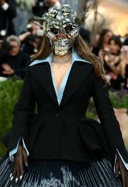 Met Gala 2026 : मेट गाला 2026: रेड कार्पेट पर फैशन, कला और ग्लैमर का शानदार संगम, ईशा अंबानी के लुक ने बटोरी सुर्खियां