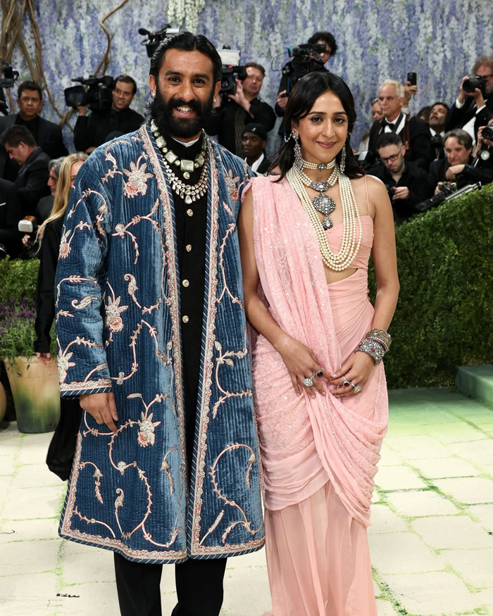 Met Gala 2026 : मेट गाला 2026: रेड कार्पेट पर फैशन, कला और ग्लैमर का शानदार संगम, ईशा अंबानी के लुक ने बटोरी सुर्खियां