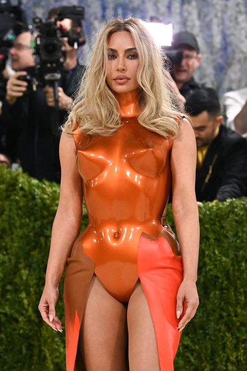 Met Gala 2026 : मेट गाला 2026: रेड कार्पेट पर फैशन, कला और ग्लैमर का शानदार संगम, ईशा अंबानी के लुक ने बटोरी सुर्खियां