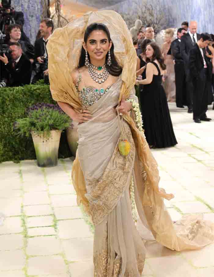 Met Gala 2026 : मेट गाला 2026: रेड कार्पेट पर फैशन, कला और ग्लैमर का शानदार संगम, ईशा अंबानी के लुक ने बटोरी सुर्खियां