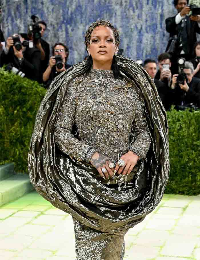 Met Gala 2026 : मेट गाला 2026: रेड कार्पेट पर फैशन, कला और ग्लैमर का शानदार संगम, ईशा अंबानी के लुक ने बटोरी सुर्खियां