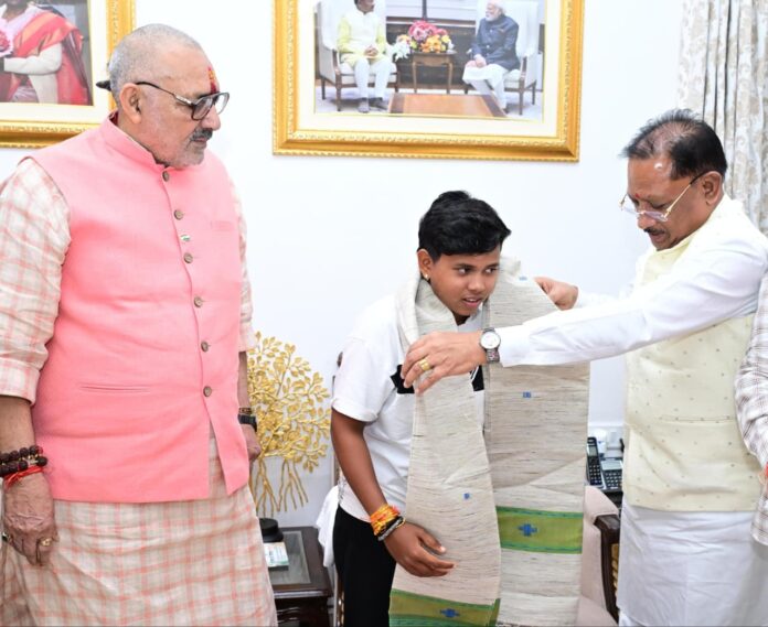 CM Sai Felicitated Mahek Narvase CM Sai Felicitated Mahek Narvase