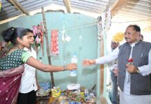 जब मुख्यमंत्री रुके एक छोटी-सी किराना दुकान पर… और सामने थी बदलाव की बड़ी कहानी CM Sai at Bijapur
