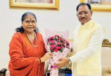 मुख्यमंत्री साय से राष्ट्रीय पिछड़ा वर्ग आयोग की अध्यक्ष साध्वी निरंजन ज्योति ने की सौजन्य भेंट CM Sai met Sadhvi Niranajn Jyoti