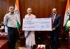 एसबीआई ने वित्त वर्ष 2026 के लिए केंद्र सरकार को सौंपा 8,813 करोड़ रुपए का डिविडेंड चेक SBI given Dividend Fund of 8813Cr to Government