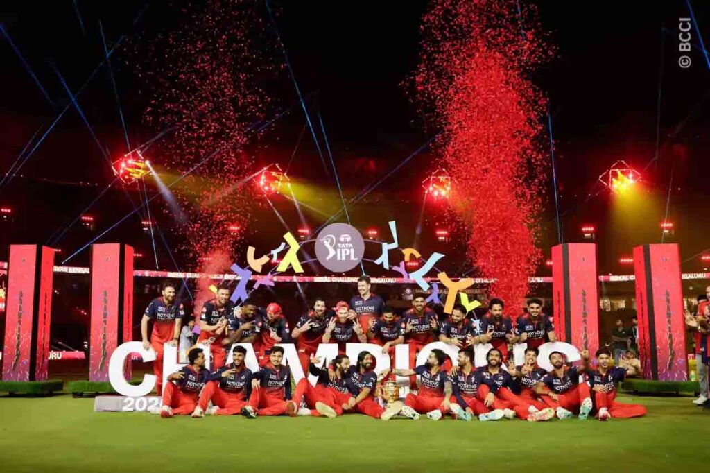 आईपीएल 2026: आरसीबी लगातार 2 खिताब जीतने वाली तीसरी टीम बनी 2 ipl 2026 rcb lagatar 2 khitab : आईपीएल 2026: आरसीबी लगातार 2 खिताब जीतने वाली तीसरी टीम बनी