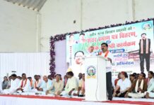 उप मुख्यमंत्री विजय शर्मा ने किसानों को वितरित किए शेयर प्रमाण पत्र Deputy CM Sharma given share certificates