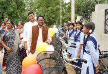 सुकमा के छात्र नीट और आईआईटी में बना रहे पहचान, शिक्षा के क्षेत्र में तेजी से बदल रही जिले की तस्वीर District level School Enrollment Fest
