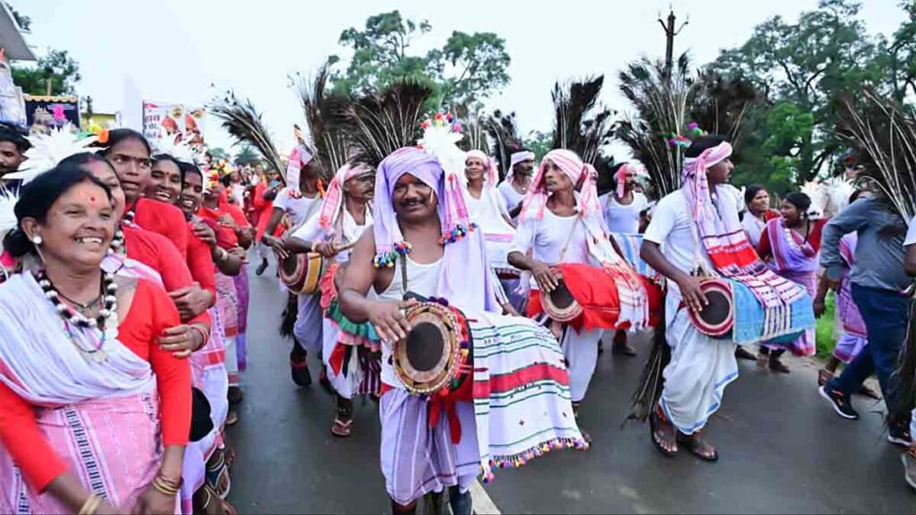 cm say ne dokda rathyatra : सीएम साय ने दोकड़ा रथयात्रा में निभाई गजपति महाराजा की परंपरा, खींचा भगवान जगन्नाथ का रथ