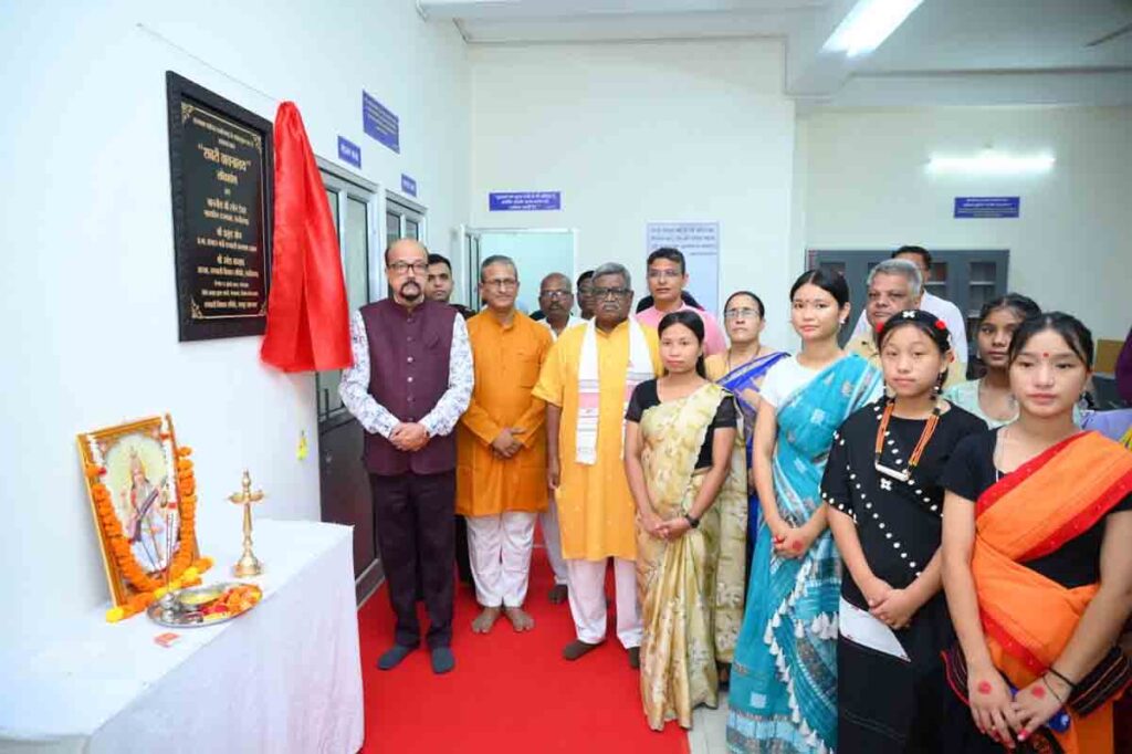 janjatiya balikaon : जनजातीय बालिकाओं के सर्वांगीण विकास का सशक्त माध्यम बनेगा शबरी वाचनालय - राज्यपाल डेका