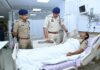 पुलिस कमिश्नर संजीव शुक्ला ने अस्पताल पहुंचकर घायल पुलिस जवानों का जाना हाल police commissioner