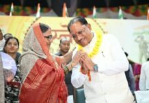 बहनों ने बांधी स्नेह की डोर, ‘विष्णु भैया’ ने दिया सुरक्षा और सम्मान का भरोसा Bahanon ne Bandhi Sneh ki Door