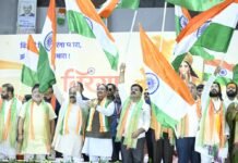 मुख्यमंत्री विष्णु देव साय ने हाथ में तिरंगा थामकर किया भव्य तिरंगा यात्रा का नेतृत्व Har Ghar Tiranga