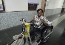 जनदर्शन में दिव्यांग गौतम को मिली मोटराइज्ड ट्राई साइकिल Jandarshan mein Divyang ko mili Motorised TryCycle