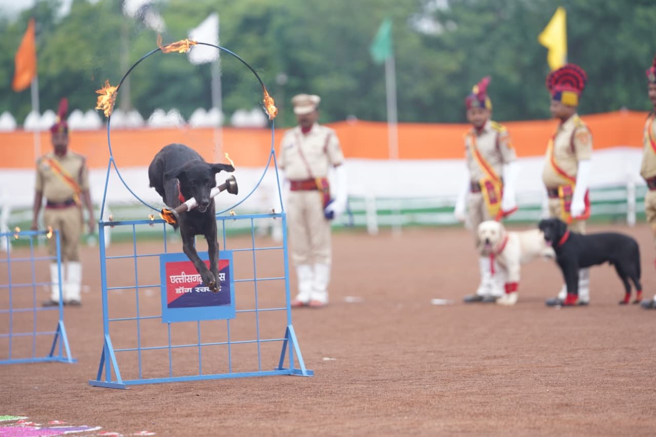 रायपुर में मुख्यमंत्री साय ने किया ध्वजारोहण गरिमामय माहौल में मना स्वतंत्रता दिवस 3 Raipur Mein CM Sai ne kiya Dhwajarohan