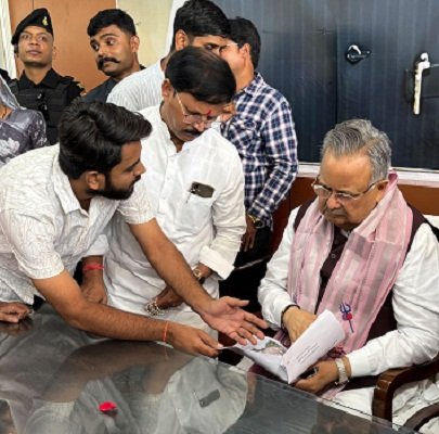 Shubham Vaishnav met Dr Raman Singh Shubham Vaishnav met Dr Raman Singh