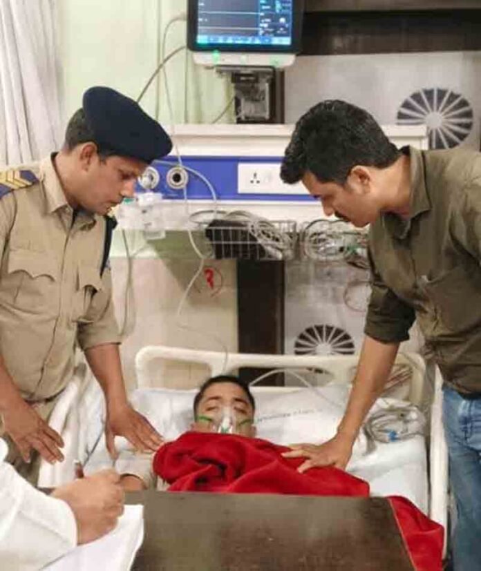 indore mein police jawanon