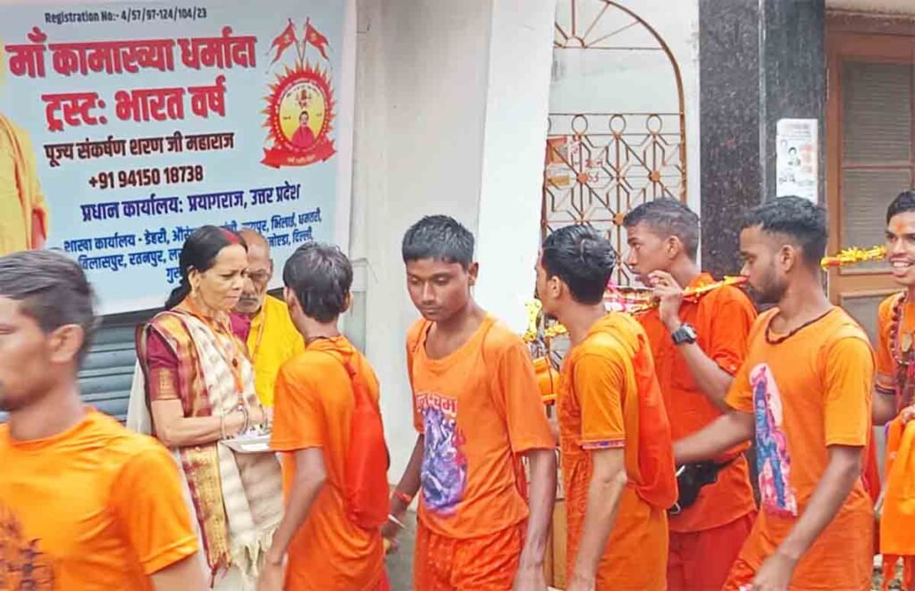 maa kamakhya : माँ कामाख्या ट्रस्ट ने सावन में जगह-जगह धार्मिक आयोजन, कांवर यात्रियों की सेवा 