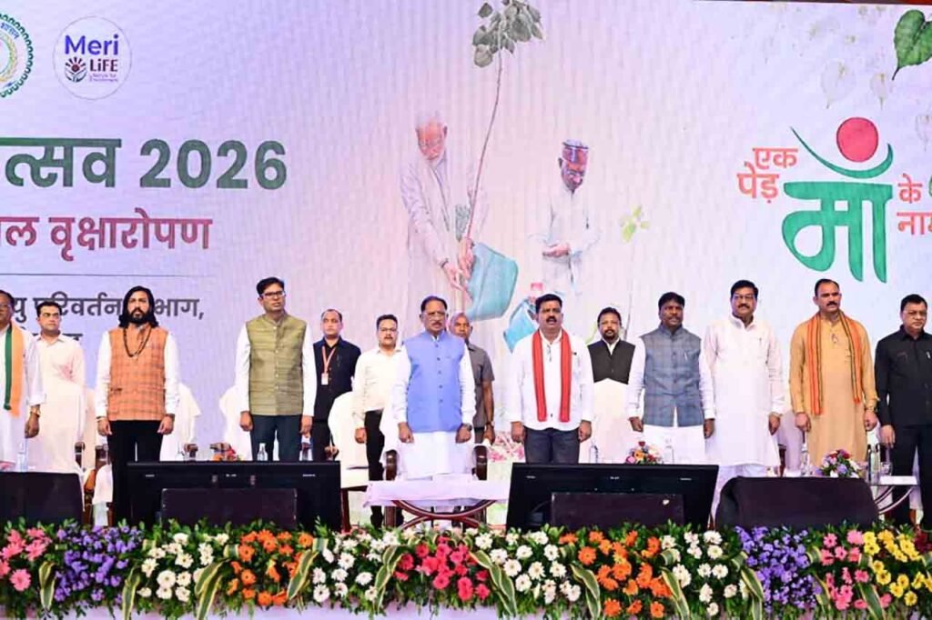 pipal for pipul abhiyan :  'पीपल फॉर पीपुल' अभियान का शुभारंभ, मुख्यमंत्री साय ने माँ के नाम लगाया पीपल का पौधा 
