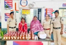 गांजा-शराब के अवैध कारोबार पर तिल्दा-नेवरा पुलिस का शिकंजा, 2.555 किलो गांजा व 86 पौवा शराब जब्त,दो महिलाएं गिरफ्तार ganja sharab