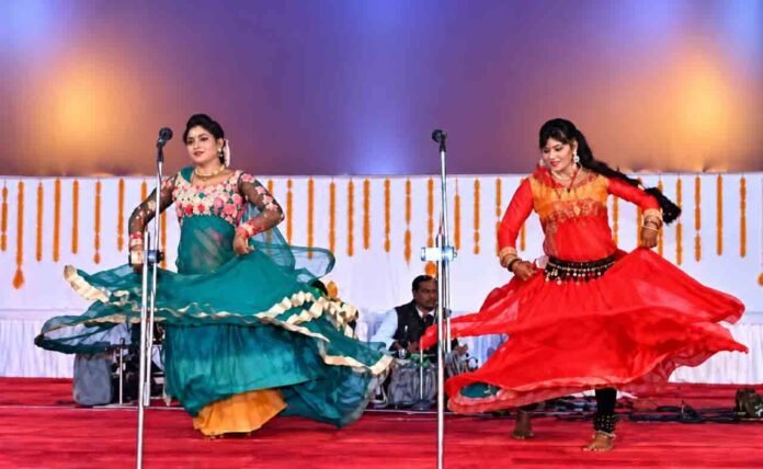 lokdhunon aur lokgathaon se sajega