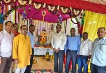 एनएमडीसी बचेली में विश्वकर्मा पूजा, मशीनरी और औजारों को सजाकर की गई पूजा-अर्चना nmdc bacheli