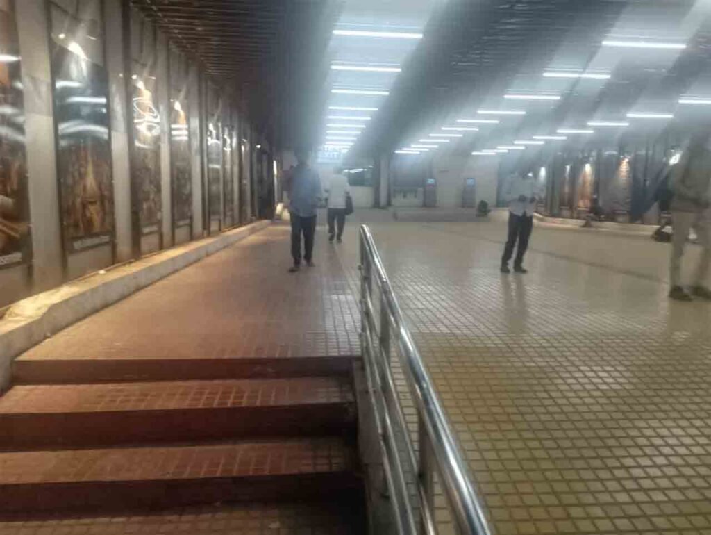 raipur station : रायपुर स्टेशन पर बदली आवाजाही की व्यवस्था, यात्री तय रास्ते से ही स्टेशन में जाएं