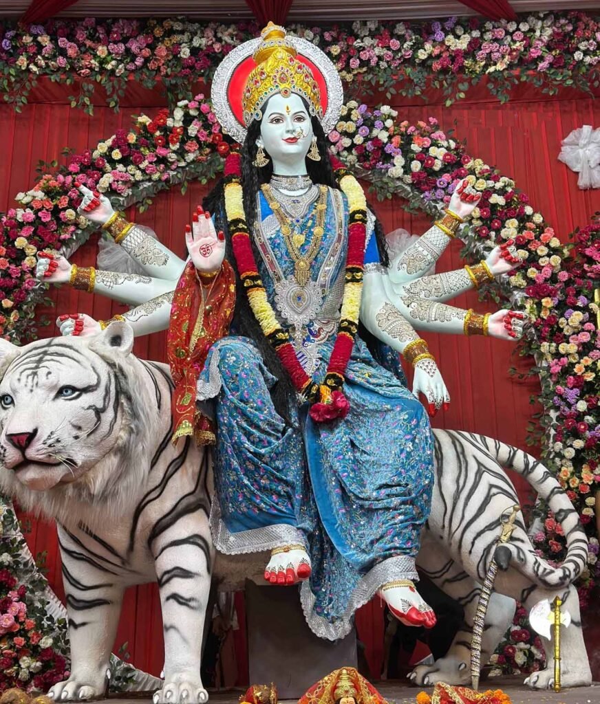 navratra bhaktimay hui rajdhani : नवरात्र में भक्तिमय हुई राजधानी, देवी मंदिरों और दुर्गा झांकियों में उमड़ रहे श्रद्धालु