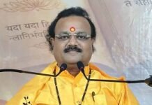 गुरुदेव श्री संकर्षण शरण जी ने बताया भक्ति, धर्म और जीवन में त्रिगुण संतुलन का महत्व Gita Gyan Amrit Varsha Day 3