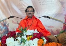 बच्चे बाल्य काल से ही आध्यात्म से जुड़ेंगे तो उन्हें जीवन में अज्ञानता कभी नहीं सताएगी – श्री संकर्षण शरण जी Gita Gyan Amrit Varsha Havan