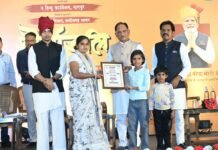 मुख्यमंत्री साय ने ‘शौर्यांजलि : बस्तर के नायकों को समर्पित’ कार्यक्रम में अमर शहीदों को अर्पित की श्रद्धांजलि Shauryanjali