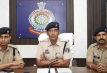 दुर्गा पंडालों और गरबा आयोजनों की सुरक्षा को लेकर पुलिस-प्रशासन की बैठक;150 से अधिक आयोजकों को दिए निर्देश durga pandalon