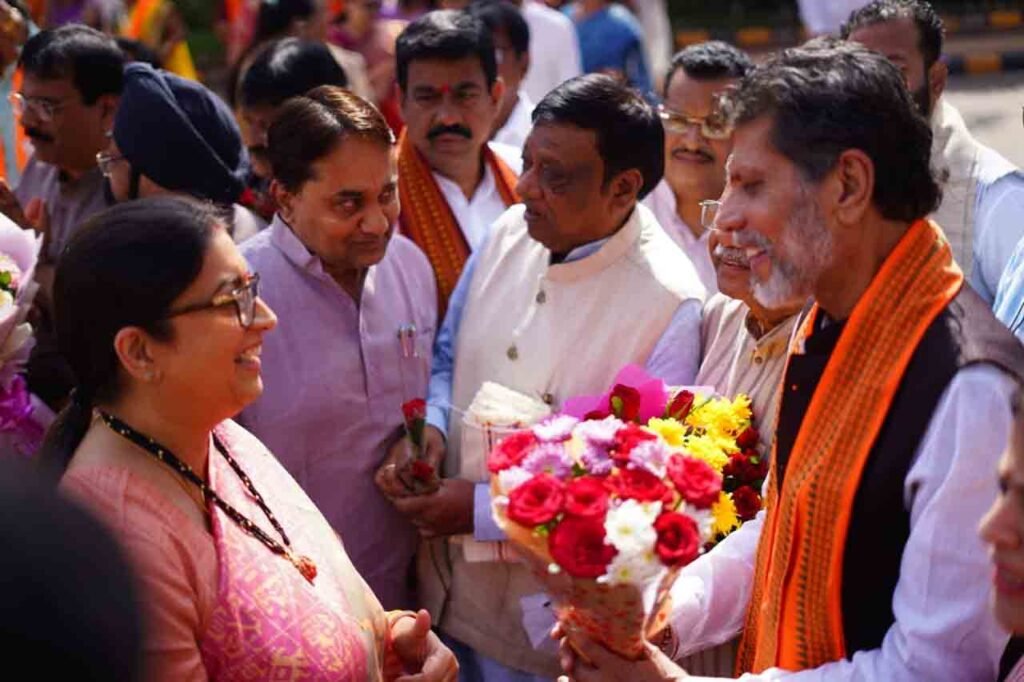 raipur pahunchin smriti irani : रायपुर पहुंचीं स्मृति ईरानी, स्वागत रैली नहीं; संगठन से लेकर सरकार तक के कामकाज की समीक्षा