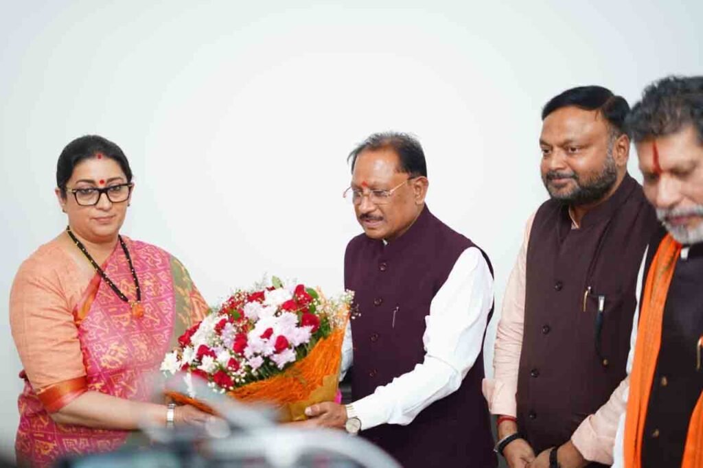 raipur pahunchin smriti irani : रायपुर पहुंचीं स्मृति ईरानी, स्वागत रैली नहीं; संगठन से लेकर सरकार तक के कामकाज की समीक्षा